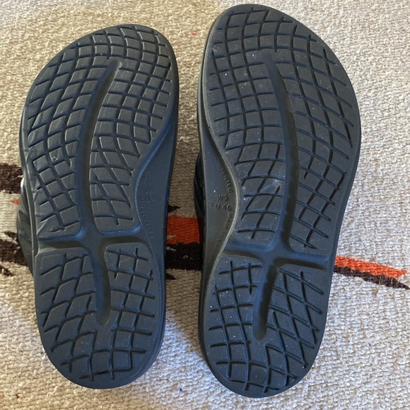 Oofos Oomega woman's size 9 - Picture 4 of 7
